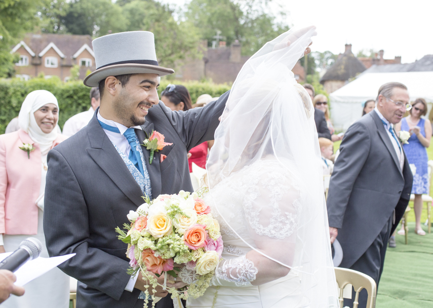Wedding Photographer In London For Contemporary Fun And Relaxed
